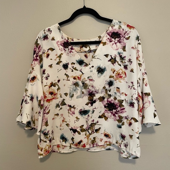 Charlotte Russe Tops - 🤩Floral flowy blouse